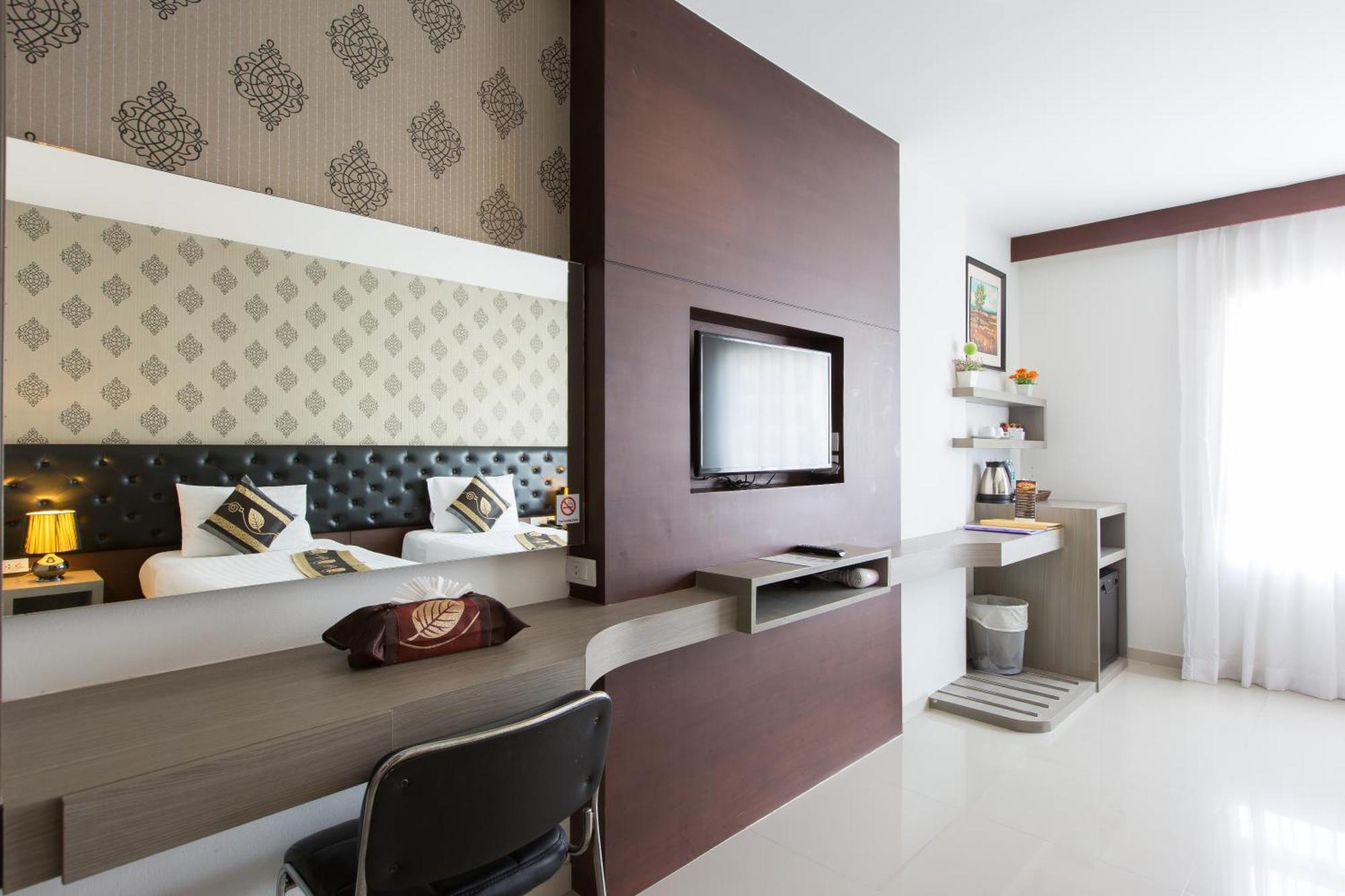 Hemingways Silk Hotel Patong Kültér fotó