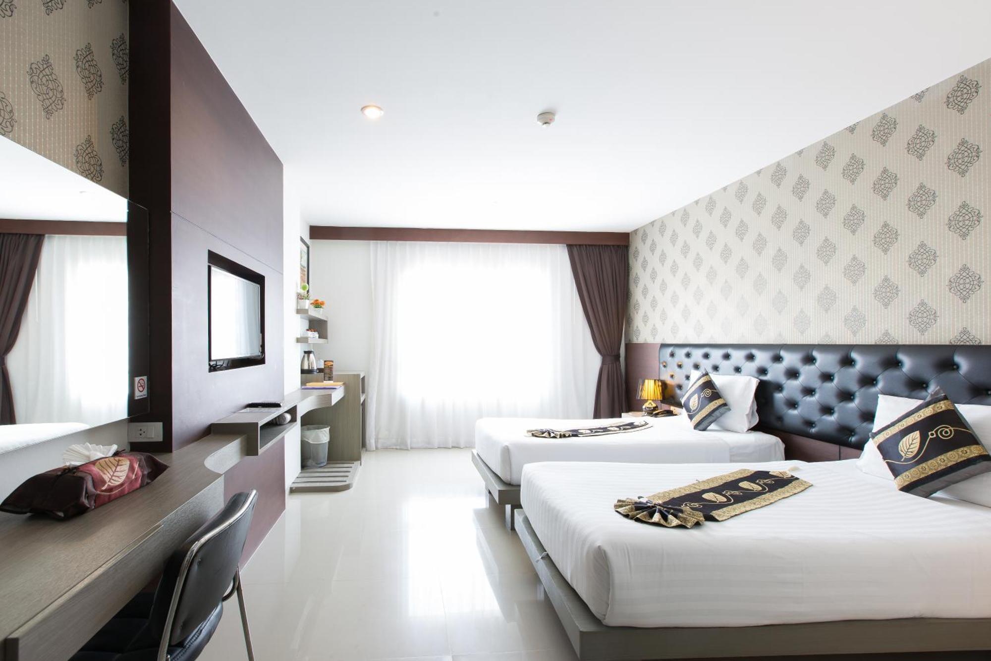 Hemingways Silk Hotel Patong Kültér fotó