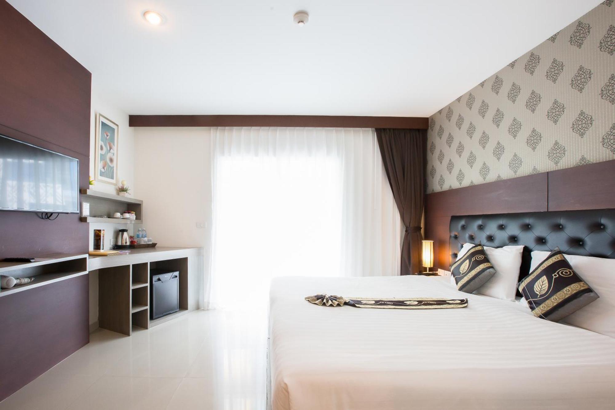 Hemingways Silk Hotel Patong Kültér fotó