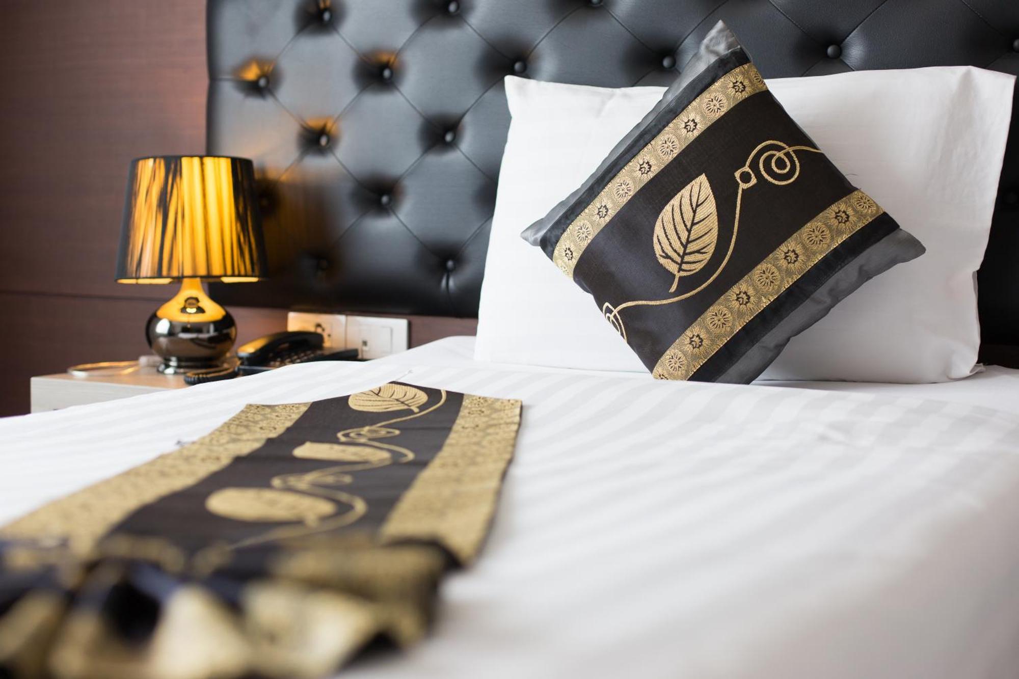 Hemingways Silk Hotel Patong Kültér fotó