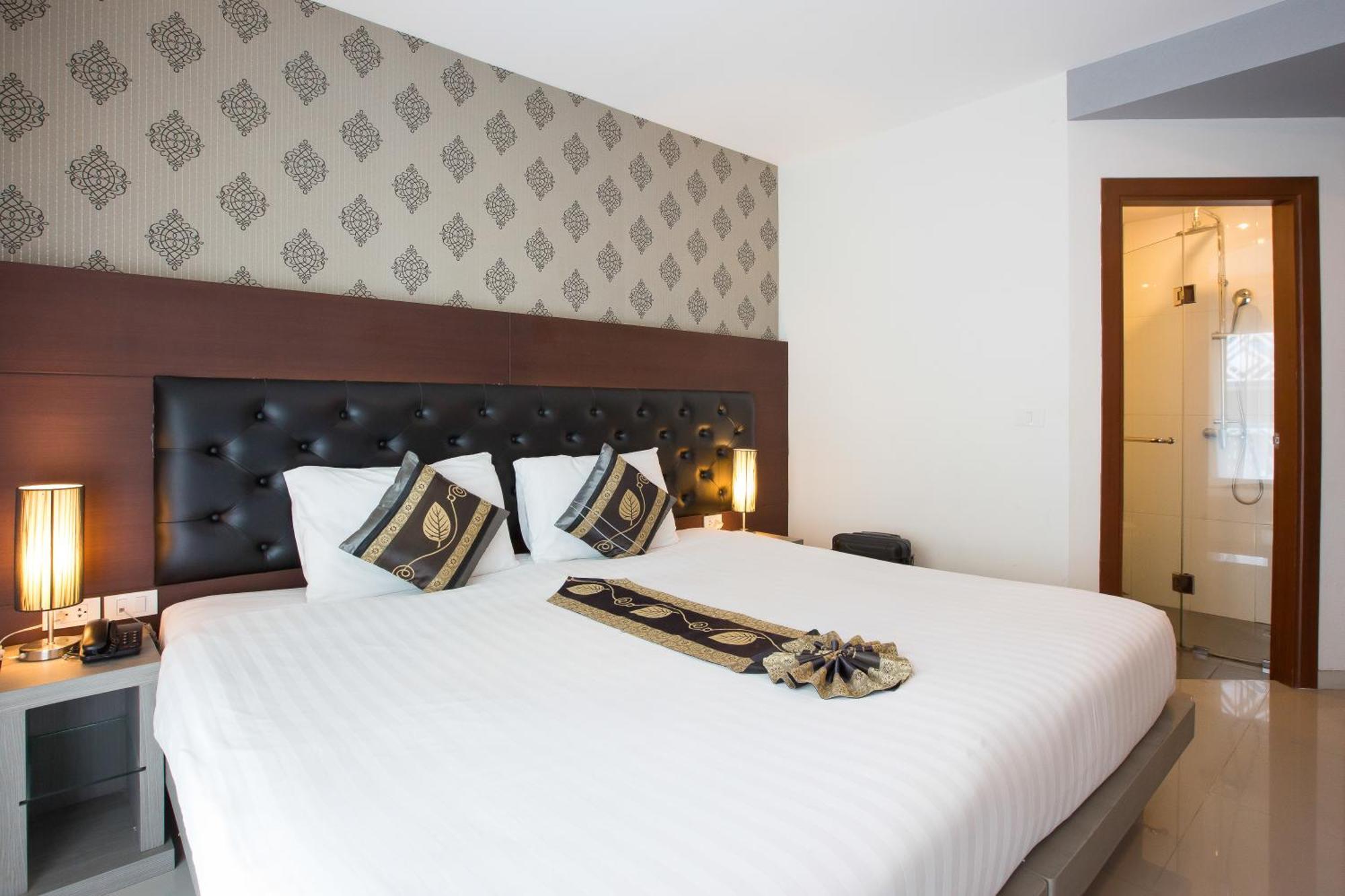 Hemingways Silk Hotel Patong Kültér fotó