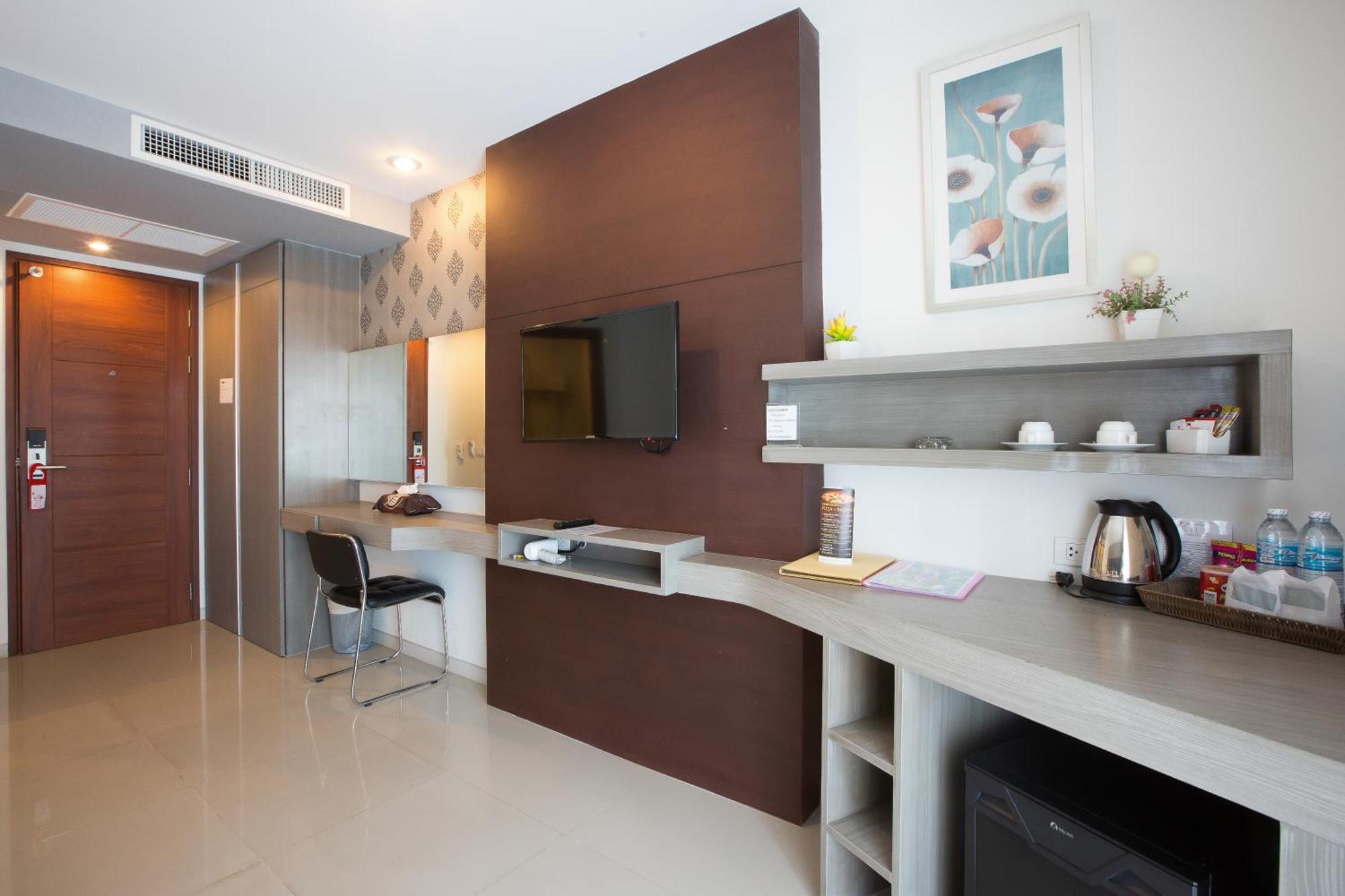 Hemingways Silk Hotel Patong Kültér fotó