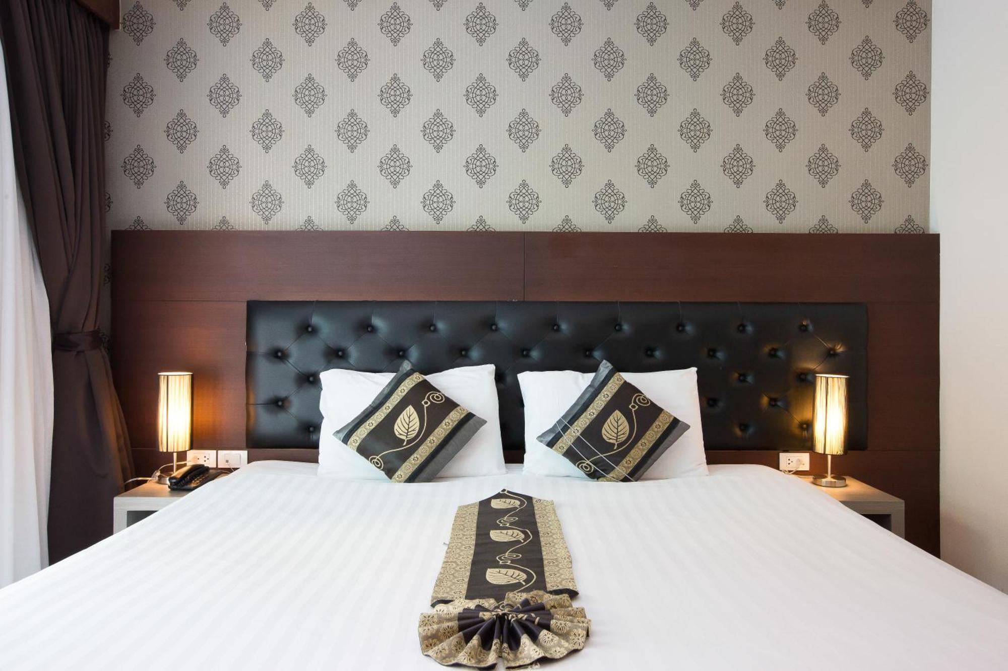 Hemingways Silk Hotel Patong Kültér fotó